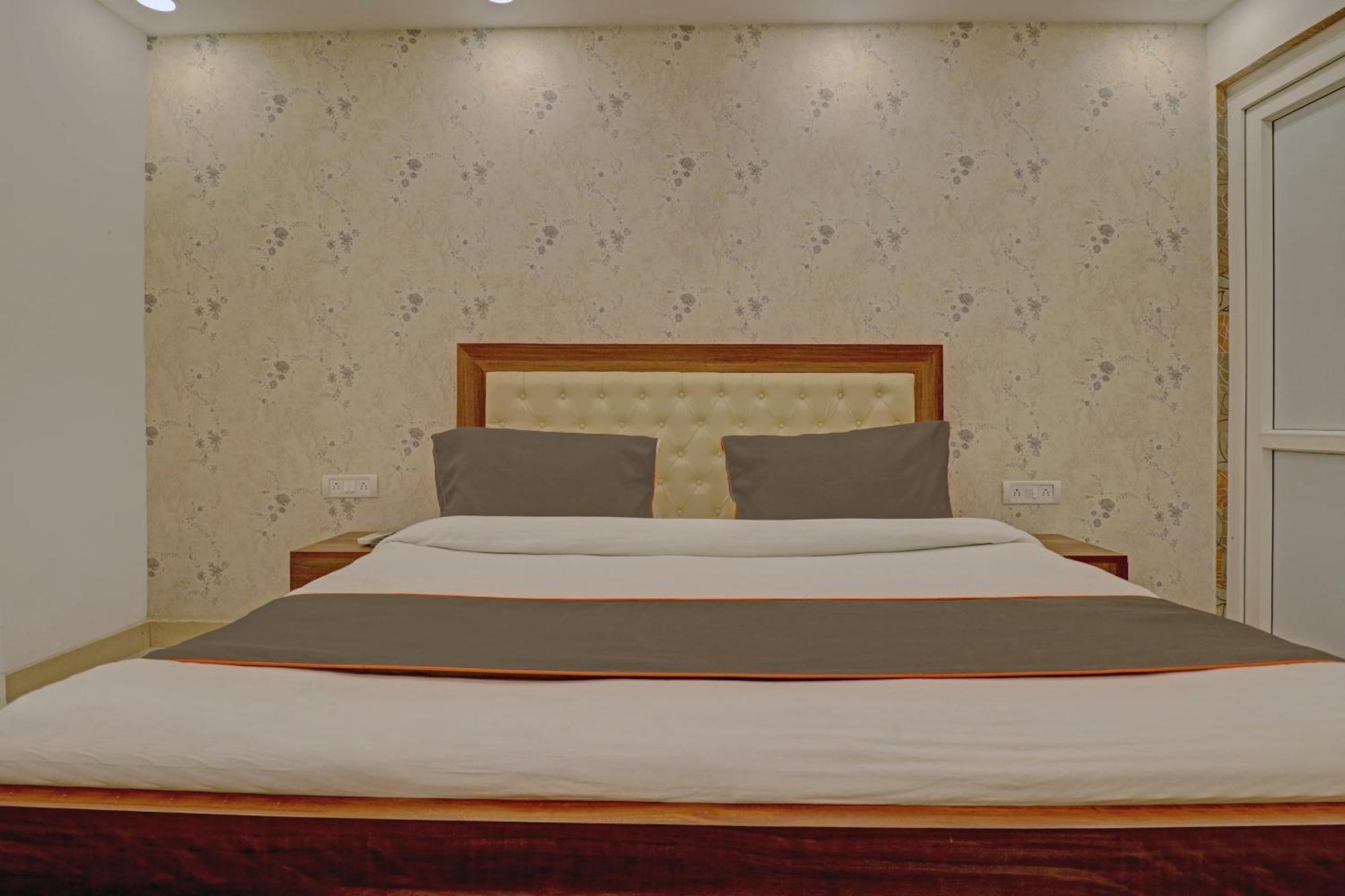 Collection O Spot Light Near Tughlakabad Station Metro Station Hotel Indraprastha Екстериор снимка