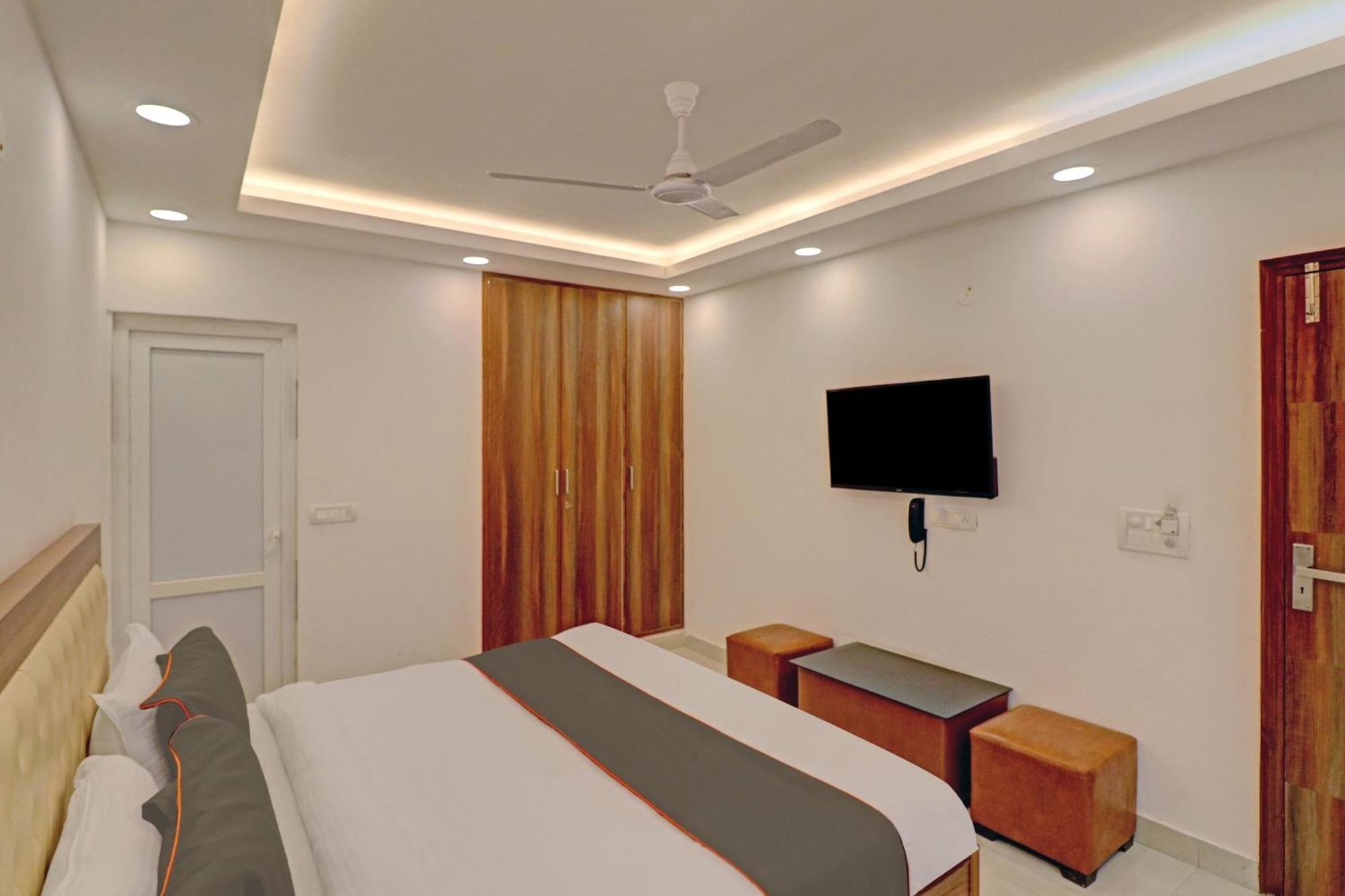 Collection O Spot Light Near Tughlakabad Station Metro Station Hotel Indraprastha Екстериор снимка